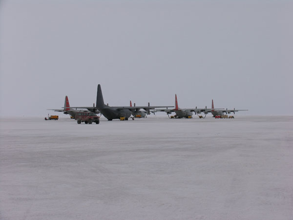 Waiting aircraft, LC-130s