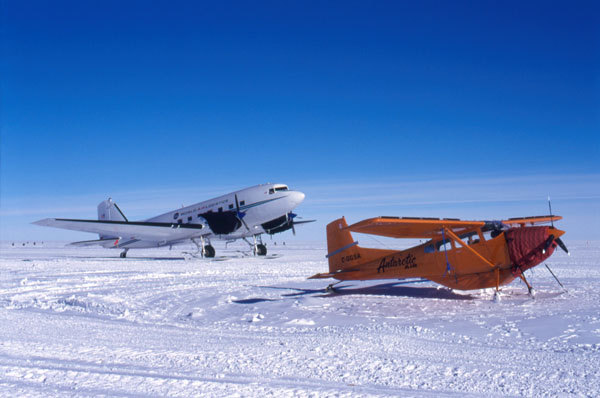 An ANI DC-3 and Cessna at South Pole